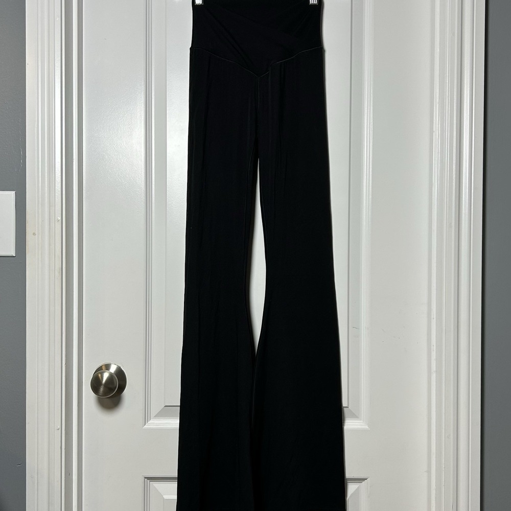 Offline by Aerie Black Real Me High Rise Flare Leggings Y2K Clean Girl Style